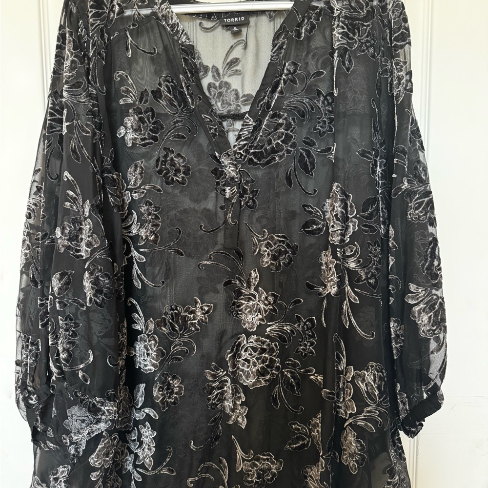 torrid Black Sheer Floral V-Neck Tunic with Silver Accents